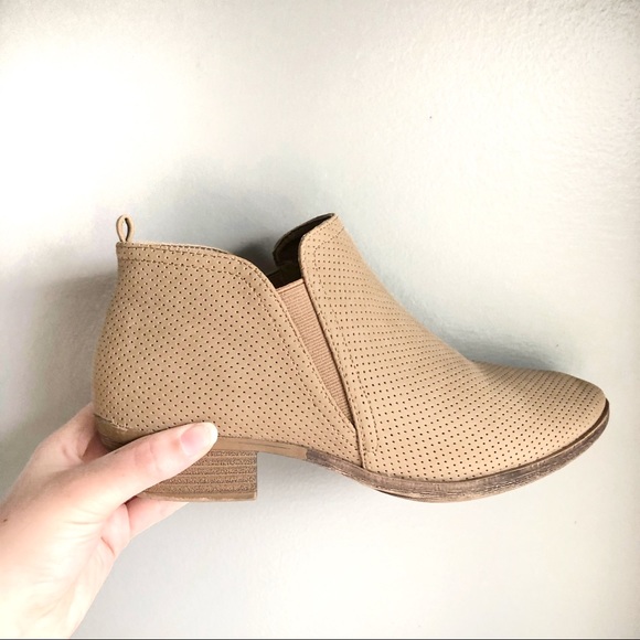 Rampage Shoes - Rampage Tan Sueded Ankle Booties